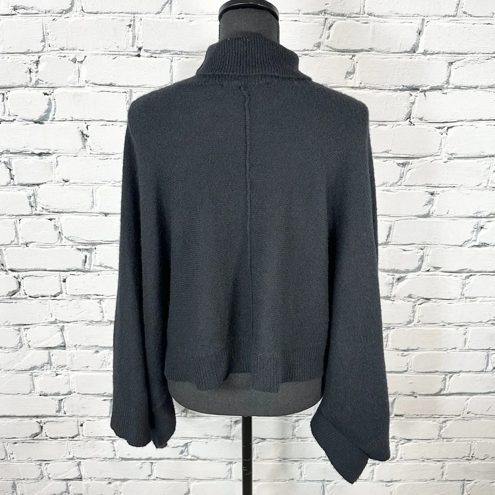 Vince Cashmere Wool Poncho Sweater Cape Shrug XS/S Black Turtleneck Luxury Cozy